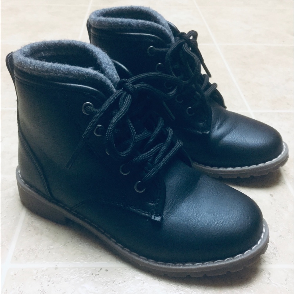 ⭐️ “THE CHILDRENS PLACE” BOYS BOOTS⭐️